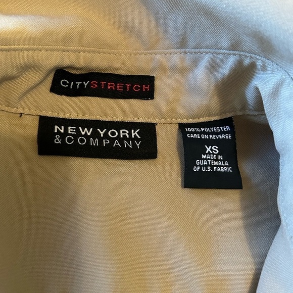 New York & Company City Stretch Button Down • Used • Size: XS - Picture 8 of 8